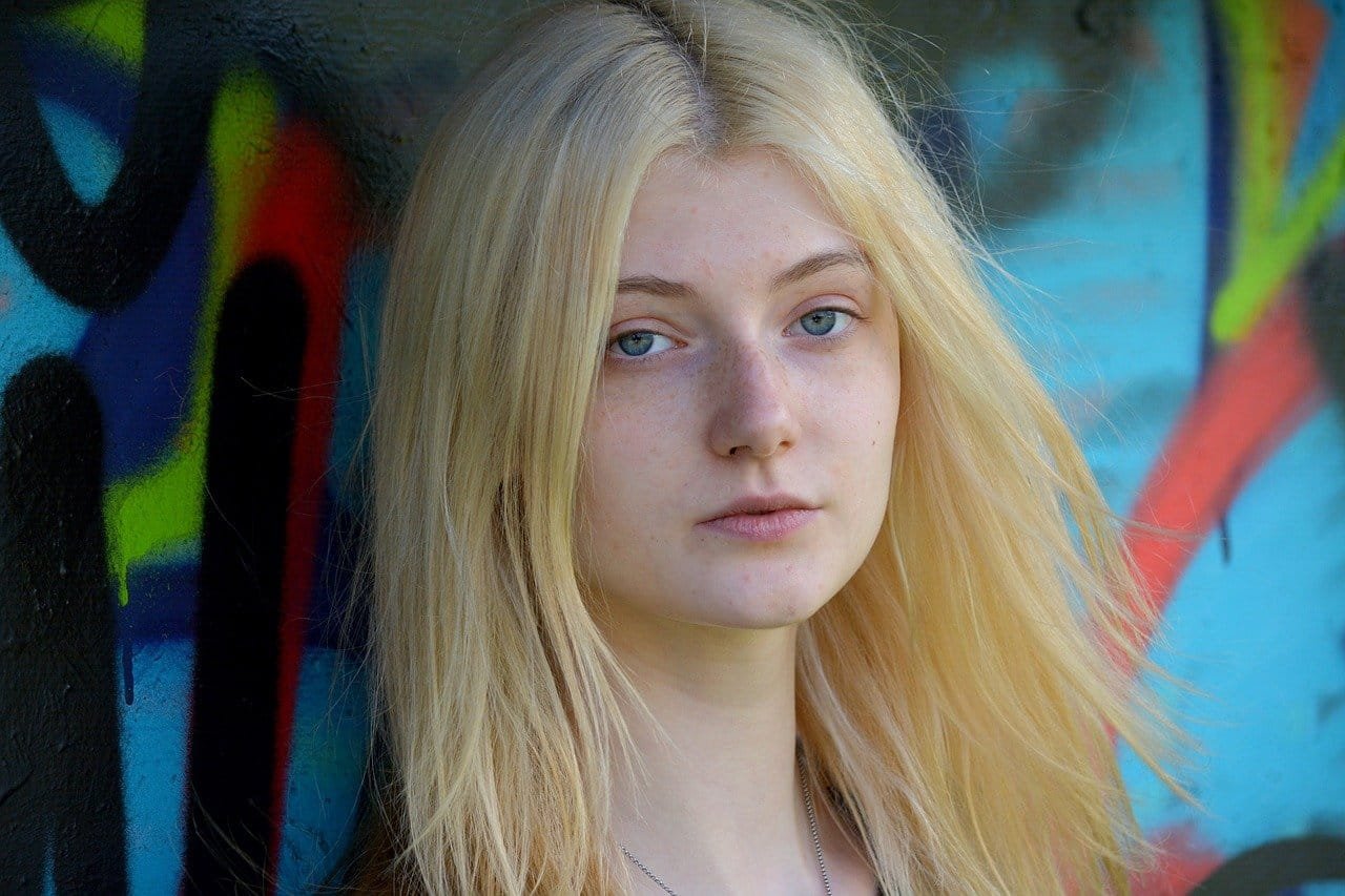 woman-1555092_1280